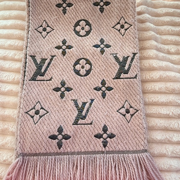 Louis Vuitton Pink and Gray Silk Wool Scarf - Picture 5 of 5